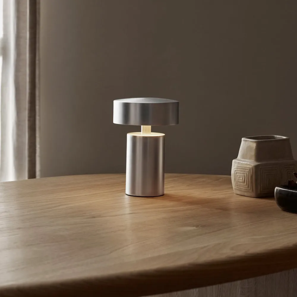 Audo Copenhagen Audo Column bordlampe, batteri, IP44, alu| Dekorasjonsbelysning