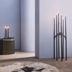 AYTM Angui lysestake, svart, høyde 92 cm, jern| Møbel Og Interiør