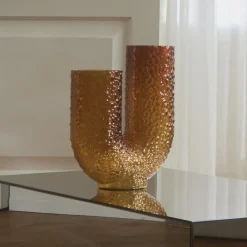 AYTM Arura-vase, ravfarget, høyde 40 cm, bredde 34 cm, glass