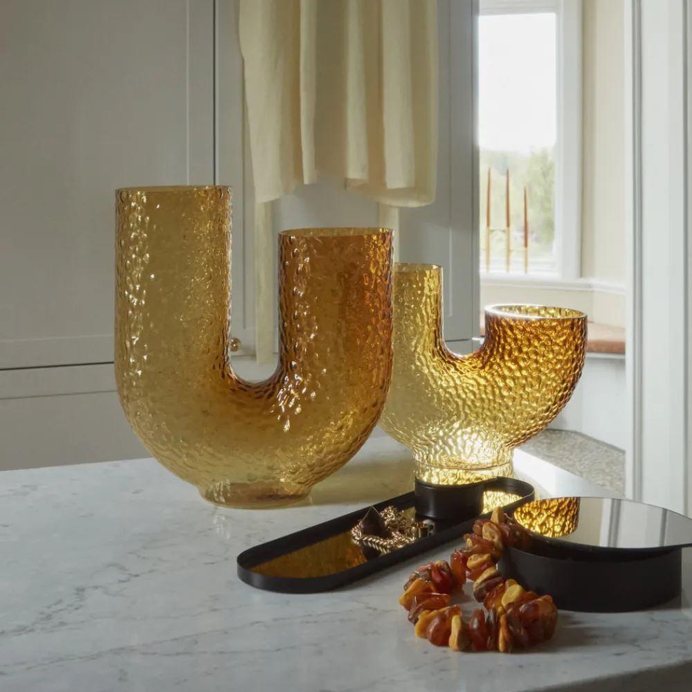 AYTM Arura-vase, ravfarget, høyde 40 cm, bredde 34 cm, glass