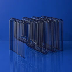 AYTM Curva magasinholder, svart, bredde 40 cm, stål| Møbel Og Interiør