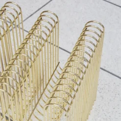 AYTM Magasinholder Curva, gull, bredde 40 cm, stål| Møbel Og Interiør