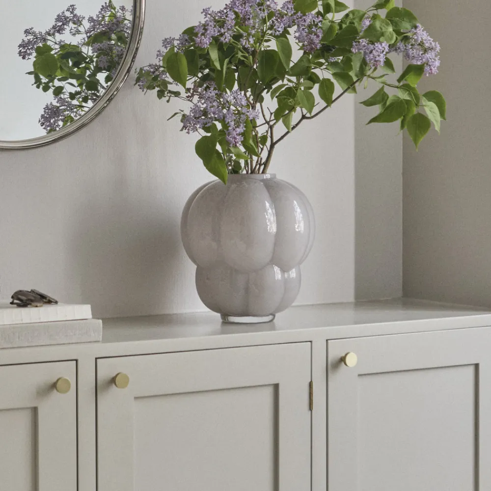 AYTM Uva-vase, Ø 32 cm, duegrå, glass, munnblåst Hot