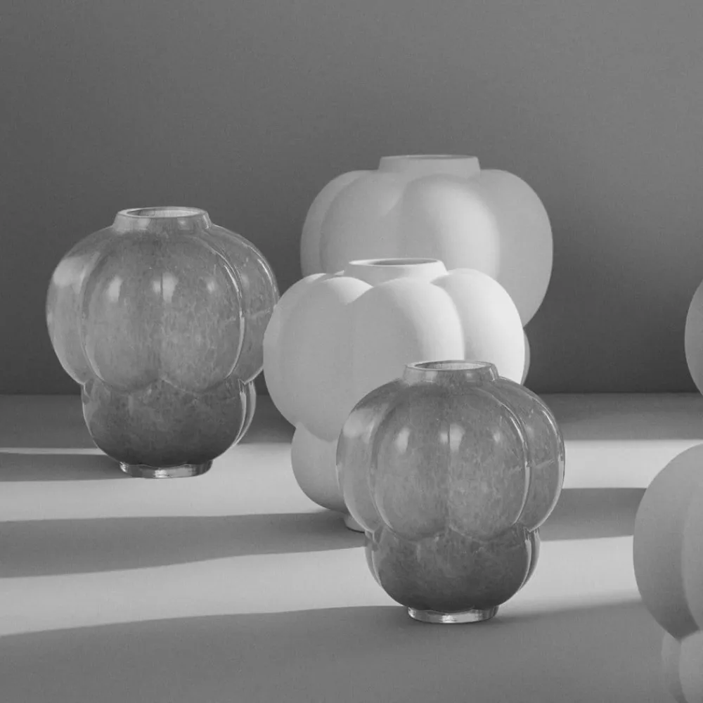 AYTM Uva-vase, keramikk, hvit, Ø 26 cm, drueform| Møbel Og Interiør