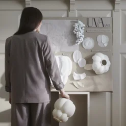 AYTM Uva-vase, keramikk, hvit, Ø 20 cm, drueform| Møbel Og Interiør