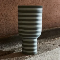 AYTM Varia vase, grønn, Ø 15 cm, høyde 30 cm, keramikk| Møbel Og Interiør