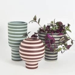 AYTM Varia vase, grønn, Ø 15 cm, høyde 30 cm, keramikk| Møbel Og Interiør