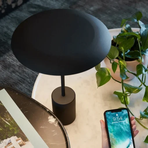 Beacon Lighting Beacon LED-bordlampe Smith, svart, metall, USB-port Best