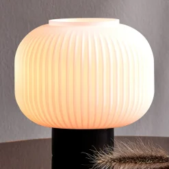 Nordlux Bordlampe Milford med glasskjerm, svart fot Best