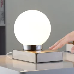 Lindby Bordlampe Naomi med glasskule Hot