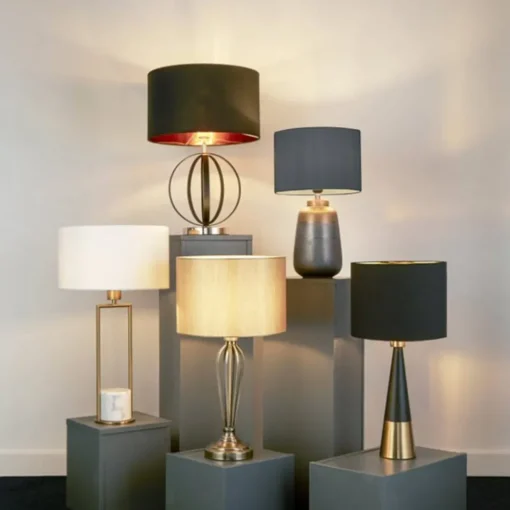 Searchlight Bordlampe Pyramide, svart-kobber| Bordlamper