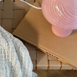 Dyberg Larsen Mushroom bordlampe, rosa, høyde 23 cm, glass Discount