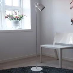 Dyberg Larsen Oslo gulvlampe av metall, hvit| Gulvlamper