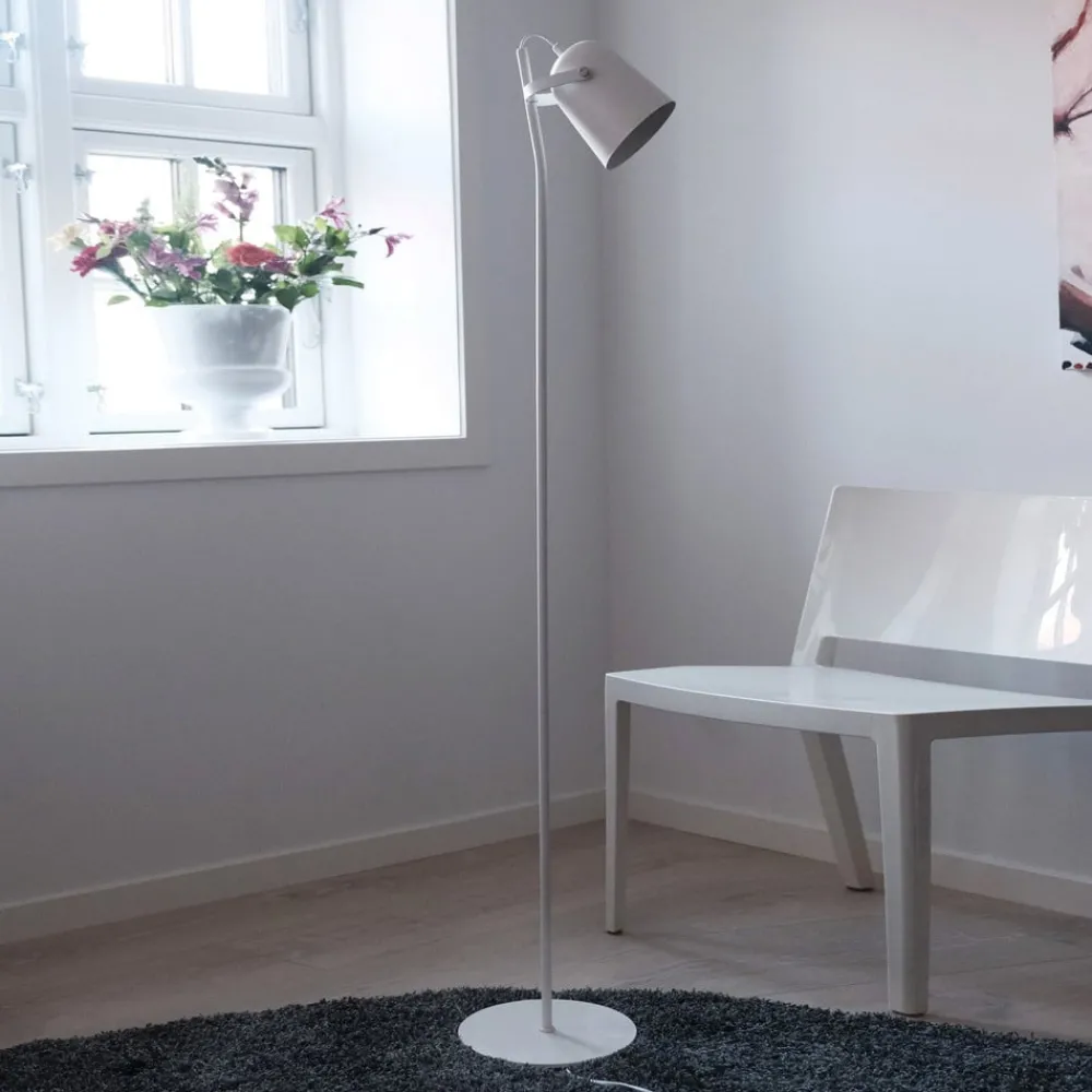 Dyberg Larsen Oslo gulvlampe av metall, hvit| Gulvlamper