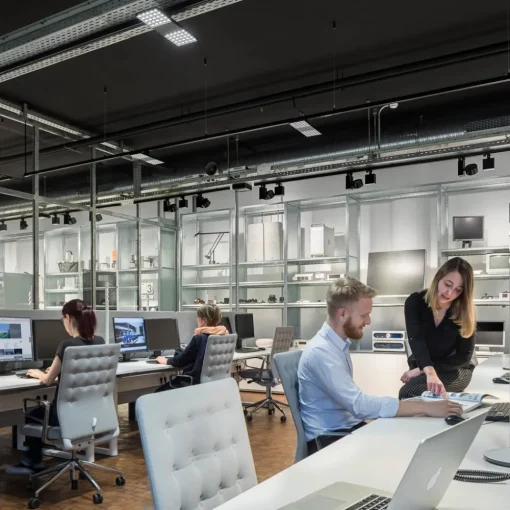 ERCO Lucy LED-bordlampe med fot, hvit 840| Skinnesystem