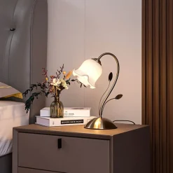 Lindby Floralt utformet bordlampe Matea| Bordlamper