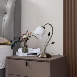 Lindby Floralt utformet bordlampe Matea| Bordlamper