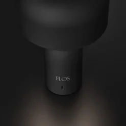 FLOS Bellhop oppladbar LED-bordlampe, svart| Bordlamper