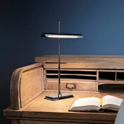 FLOS Goldman - bordlampe med USB, røykgrå