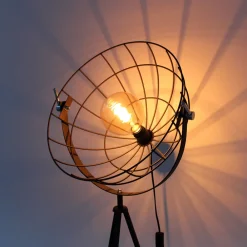 Eco-Light Gulvlampe Grid med kurvformet skjerm Best