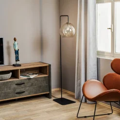 Nowodvorski Lighting Gulvlampe Monaco med glasskule skjerm Online