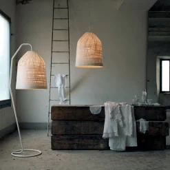 Karman Black Out - hvit gulvlampe