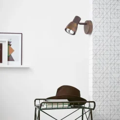 Brilliant Lava veggspot, bredde 8 cm, antikk kobber, metall| Spotter I Tak