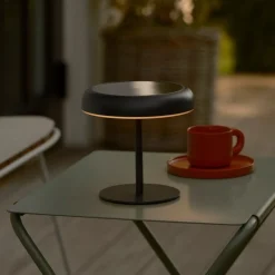 Nordlux LED-bordlampe med solcellepanel og batteri Elmer, svart, metall, IP44| Solcellelamper