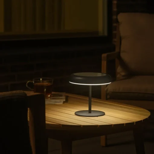 Nordlux LED-bordlampe med solcellepanel og batteri Elmer, svart, metall, IP44| Solcellelamper
