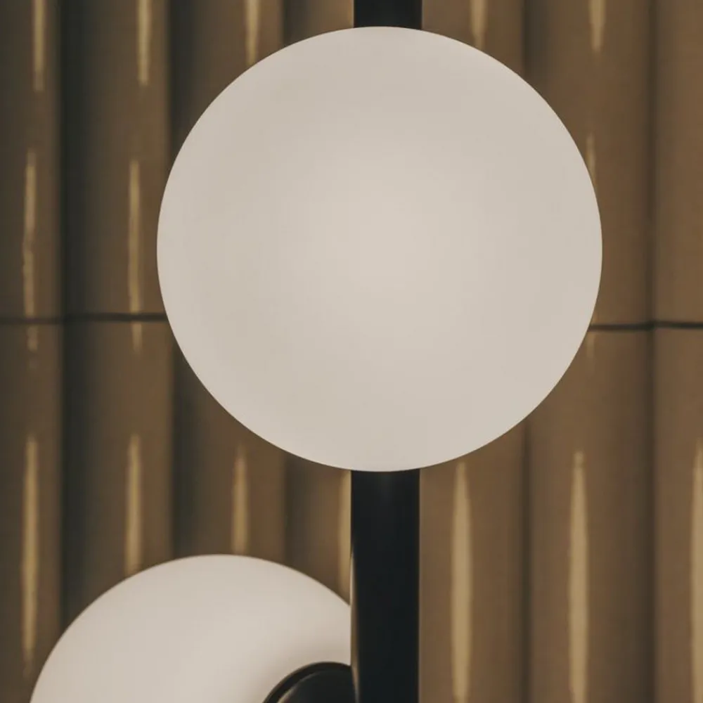 LEDS-C4 LED-gulvlampe Perlina, høyde 170 cm, svart, stål Best