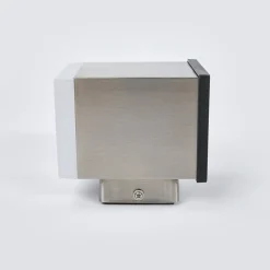 Lindby LED-solcelle-vegglampe Tyson, kantet, satinert Clearance