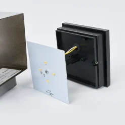 Lindby LED-solcelle-vegglampe Tyson, kantet, satinert Clearance