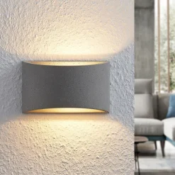 Lindby Edvin vegglampe av betong, halvrund New
