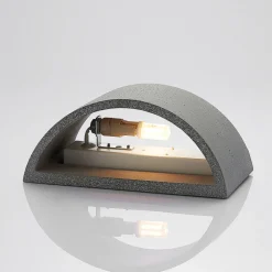 Lindby Edvin vegglampe av betong, halvrund New