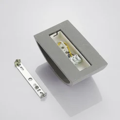 Lindby Edvin vegglampe av betong, halvrund New