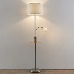 Lindby Gulvlampe Aovan, nikkelfarget, hyller, USB-port| Gulvlamper