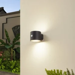 Lindby LED-vegglampe Amren, svart, ABS, sensor| Kommersiell Utebelysning|Solcellelamper Med Sensor