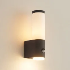 Lindby Okari utendørs vegglampe med sensor, rett| Vegglamper Med Sensor|Utebelysning Med Sensor