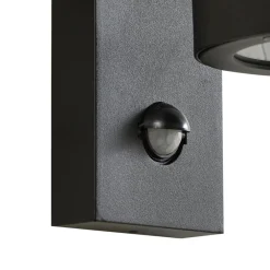 Lindby utendørs vegglampe Yrene, 20 cm, svart, sensor, riffle Clearance