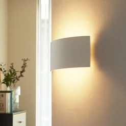 Lindby vegglampe Naike, hvit, gips, høyde 15 cm| Design- Og Hotellbelysning|Vegglamper