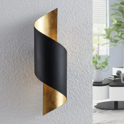 Lindby vegglampe Vanni, svart/gull, metall, høyde 57 cm| Design- Og Hotellbelysning|Vegglamper