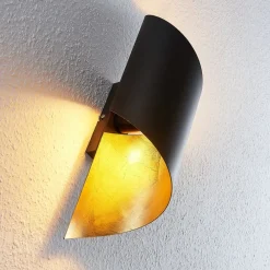 Lindby vegglampe Vanni, svart/gull, metall, høyde 57 cm| Design- Og Hotellbelysning|Vegglamper