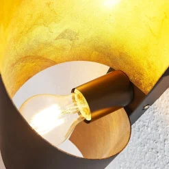 Lindby vegglampe Vanni, svart/gull, metall, høyde 57 cm| Design- Og Hotellbelysning|Vegglamper