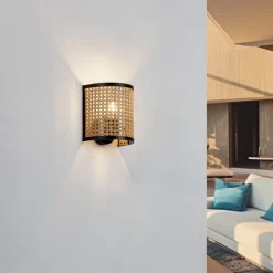 Lindby vegglampe Yaelle, 20 cm høy, rotting, svart, E27 Hot