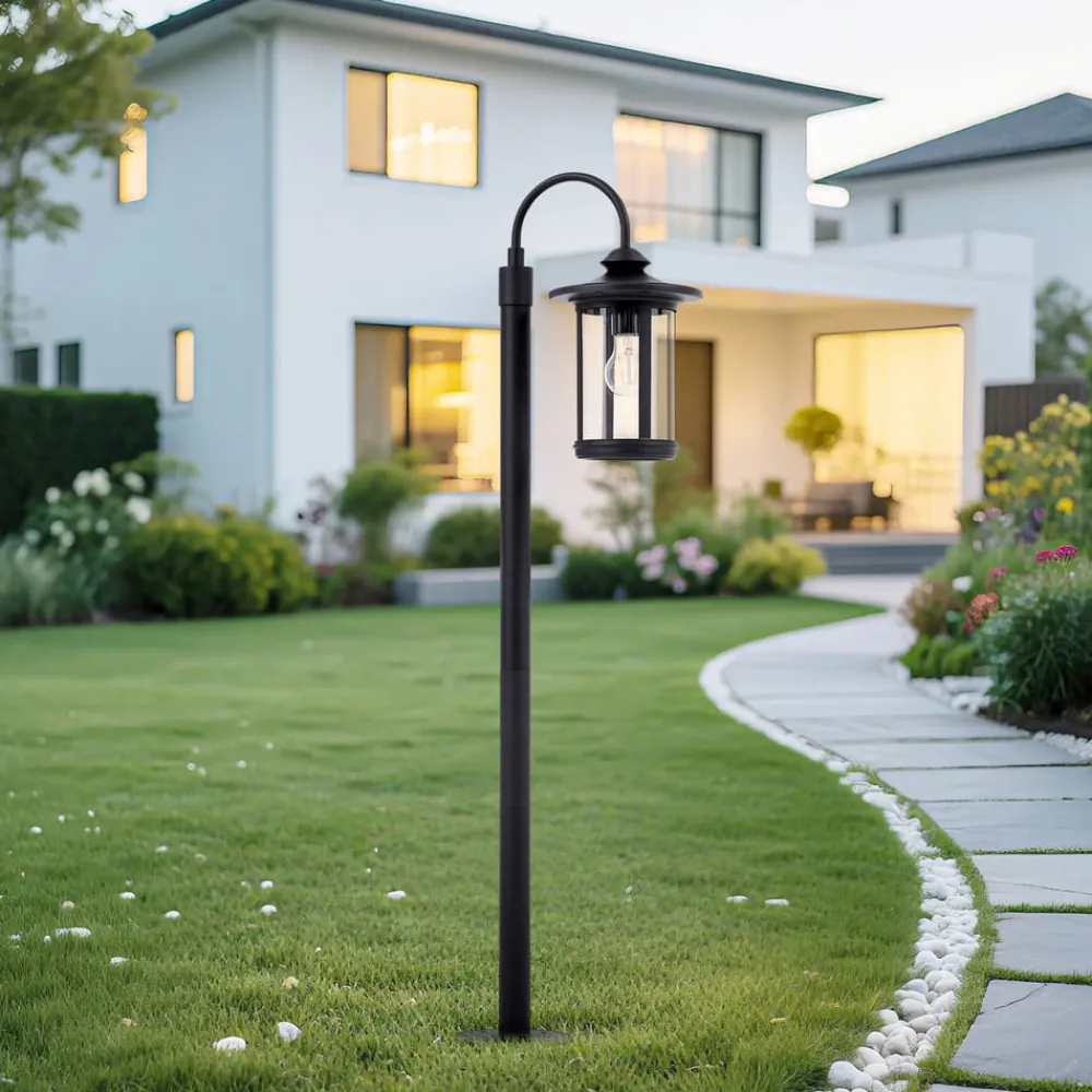 Lindby veilampe Zayn, svart, glass, høyde 109 cm, IP65| Gatebelysning Med Sensor|Terrassebelysning