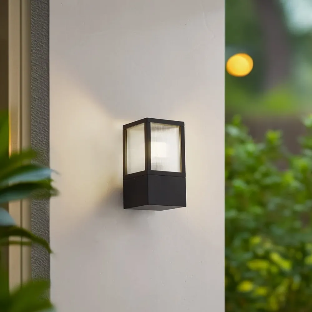 Lucande utendørs vegglampe Klemens, svart, metall, IP54, Riffle| Vegglamper Utendørs