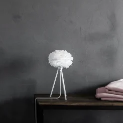 UMAGE Med fjærskjerm - trebeinsbordlampe Eos micro| Bordlamper