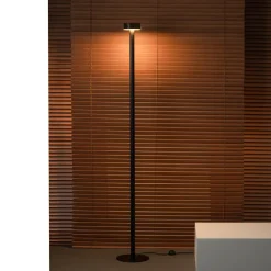 Milan Iluminación Milan Peak Lane LED-gulvlampe svart 170 cm| Gulvlamper