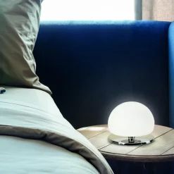 Fabas Luce Morgana bordlampe, forkrommet / hvit, berøringsdimmer, 3000 K Hot