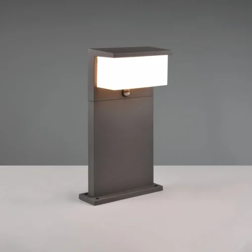 Trio Lighting Nestos LED-sokkelbelysning med bevegelsessensor, IP54| Utebelysning Med Sensor|Utebelysning Med Sensor